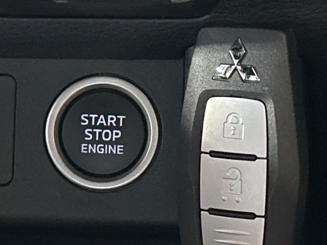 �y�I�y���[�V�����L�[�z�J�o����|�P�b�g�ɓ��ꂽ�܂܂ł��h�A�̎{���E�������\�ȃX�}�[�g�L�[�𑕔��B�G���W���̃I���E�I�t�����J�M�����o���K�v����������Ƃ��Ă��֗��ł���