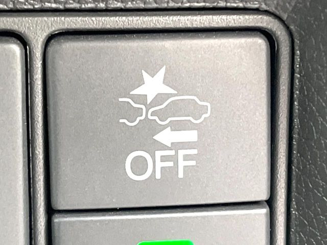 �y�z���_�Z���V���O�z���s���ɑO���̎ԗ�����F�����A�Փ˂������Ȏ��͌x��ƃu���[�L�ŏՓˉ���Ɣ�Q�y�����A�V�X�g�B�����S�Ƀh���C�u�����y���݂��������܂��B