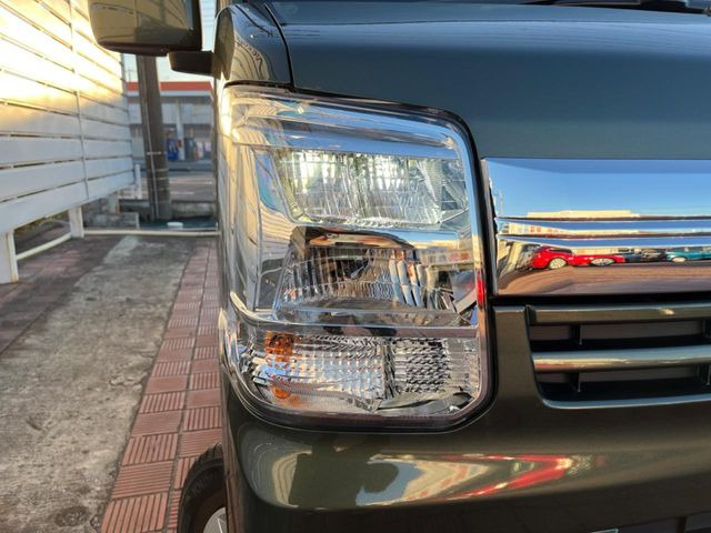 �yLED�w�b�h���C�g�z���V����ԑ��s�����ǍD�Ȏ��E���m�ۂ����S���ĉ^�]�ł��鍂�P�xLED�w�b�h���C�g�𑕔�!�_�����x�������A����d�͂��}�����Ă��܂��B