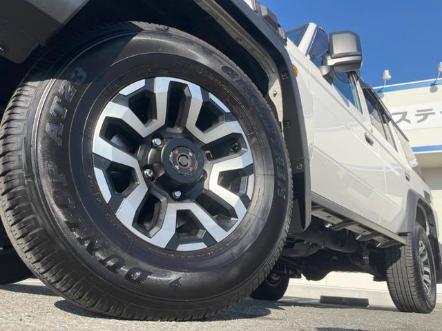 �y����16�C���`�A���~�z�C�[���z�O�ςɃ}�b�`���������A���~�z�C�[���𑕒����Ă���܂��B�e��ЊO�A���~�z�C�[����A�X�^�b�h���X�^�C�����戵�����Ă���܂��B���񂲑��k����������