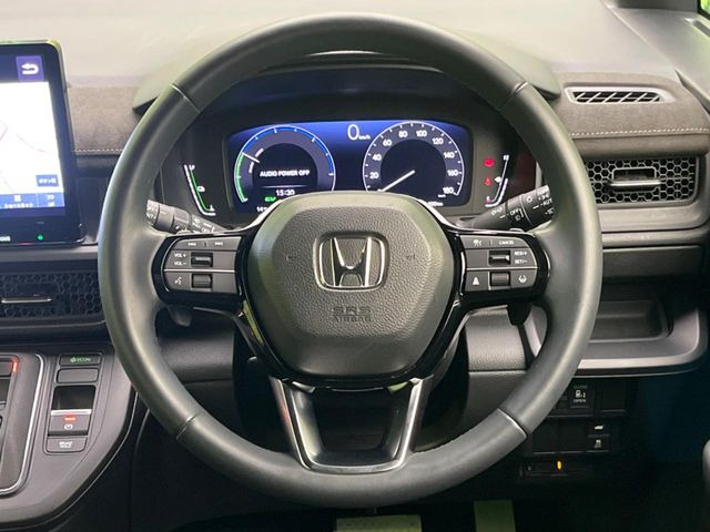 �y�����v�����X�e�A�����O�z�㎿�Ȋv���g�p���邱�ƂŁA��ɂ����������݂ƂĂ��^�]���₷���n���h���ł���