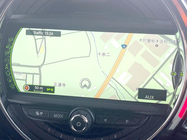 �������i�r:��̊��̂���i�r�́A����������ԓ������o���Ă���܂��B�I�[�f�B�I�@�\���[�����Ă���܂��̂ŁA�^�]�����y���߂܂���