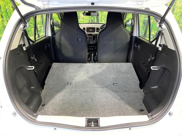 ���i�̂���������ʋ΁A���}���ɏ\���ȉ׎��X�y�[�X���m�ۂ��Ă���܂��B�Z�J���h�V�[�g��|���ƁA�傫�ȉו��̐ύڂ��\�ł���