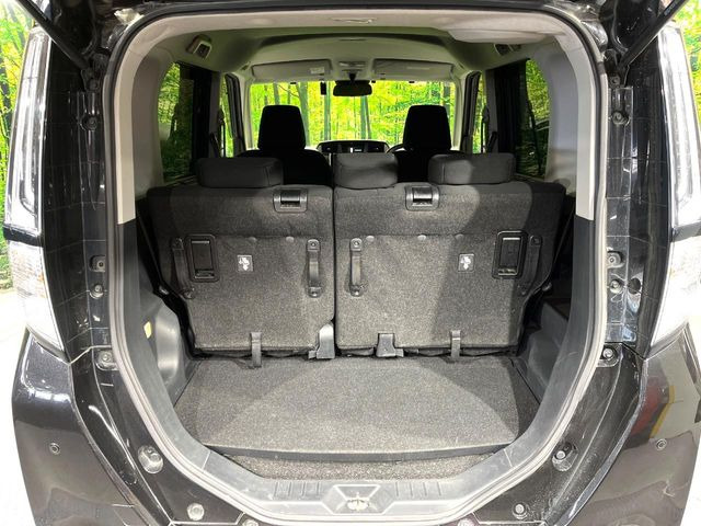 ���i�̂���������ʋ΁A���}���ɏ\���ȉ׎��X�y�[�X���m�ۂ��Ă���܂��B�Z�J���h�V�[�g��|���ƁA�傫�ȉו��̐ύڂ��\�ł���