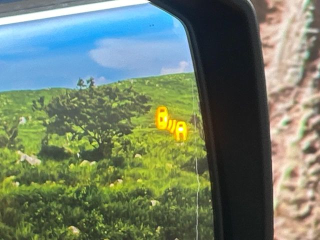 �y�u���C���h�X�|�b�g���[�j���O�z���s���A�h�A�~���[�̎��p�ɂȂ�₷���ӏ��Ɍ㑱�Ԃ��ڋ߂���ƃT�C�h�~���[�t�߂Ɍx����\���A�h���C�o�[�ɒ��ӊ��N�����Ă���܂��B