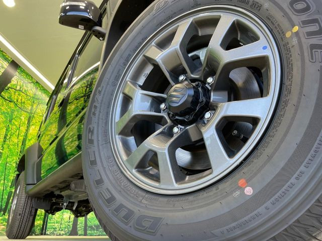 �y����15�C���`�A���~�z�C�[���z�O�ςɃ}�b�`���������A���~�z�C�[���𑕒����Ă���܂��B�e��ЊO�A���~�z�C�[����A�X�^�b�h���X�^�C�����戵�����Ă���܂��B���񂲑��k����������