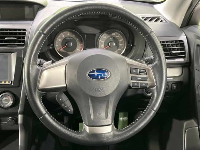 �y�����v�����X�e�A�����O�z�㎿�Ȋv���g�p���邱�ƂŁA��ɂ����������݂ƂĂ��^�]���₷���n���h���ł���