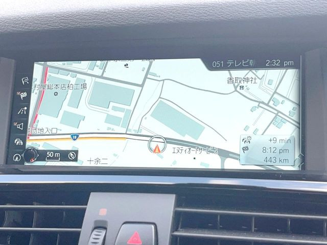 ��BMW�����i�r:��̊��̂���i�r�́A����������ԓ������o���Ă���܂��BBluetooth�Đ��ȂǃI�[�f�B�I�@�\���[�����Ă���܂��̂ŁA�^�]�����y���߂܂���