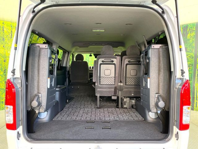 ���i�̂���������ʋ΁A���}���ɏ\���ȉ׎��X�y�[�X���m�ۂ��Ă���܂��B�Z�J���h�V�[�g��|���ƁA�傫�ȉו��̐ύڂ��\�ł���