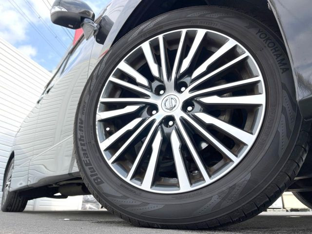 �y����18�C���`�A���~�z�C�[���z�O�ςɃ}�b�`���������A���~�z�C�[���𑕒����Ă���܂��B�e��ЊO�A���~�z�C�[����A�X�^�b�h���X�^�C�����戵�����Ă���܂��B���񂲑��k����������