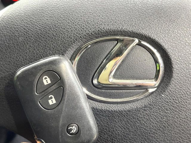 �y�X�}�[�g�L�[�z�J�o����|�P�b�g�ɓ��ꂽ�܂܂ł��h�A�̎{���E�������\�ȃX�}�[�g�L�[�𑕔��B�G���W���̃I���E�I�t�����J�M�����o���K�v����������Ƃ��Ă��֗��ł���