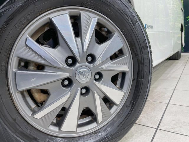 �y����15�C���`�A���~�z�C�[���z�O�ςɃ}�b�`���������A���~�z�C�[���𑕒����Ă���܂��B�e��ЊO�A���~�z�C�[����A�X�^�b�h���X�^�C�����戵�����Ă���܂��B���񂲑��k����������