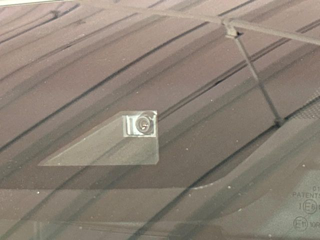 �y�g���^�Z�[�t�e�B�Z���X�z���s���ɑO���̎ԗ�����F�����A�Փ˂������Ȏ��͌x��ƃu���[�L�ŏՓˉ���Ɣ�Q�y�����A�V�X�g�B�����S�Ƀh���C�u�����y���݂��������܂��B