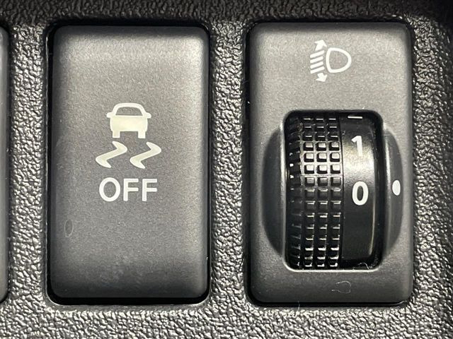 �y������h�~���u�z�ԗ��̉���������m����ƁA�����I�Ɏԗ��̐i�s������ۂ悤�Ɏԗ��𐧌䂵�܂��B�J�̓��ȂǊ���₷���H�ʏ󋵂ł����S�ȉ^�]���\�ł��B