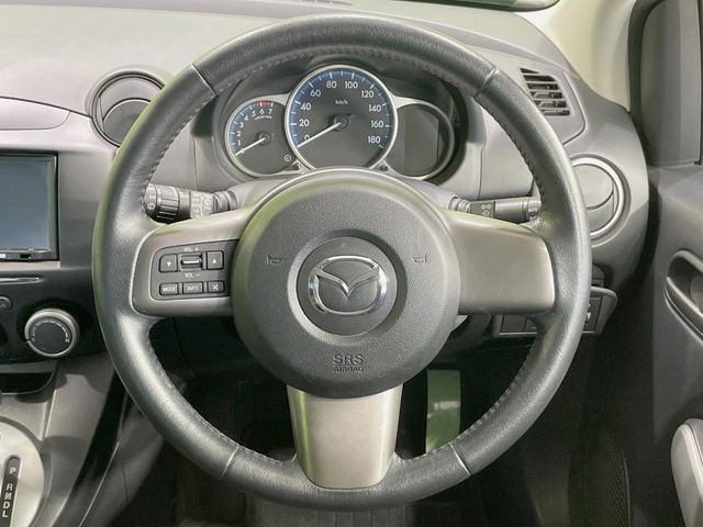 �y�����v�����X�e�A�����O�z�㎿�Ȋv���g�p���邱�ƂŁA��ɂ����������݂ƂĂ��^�]���₷���n���h���ł���