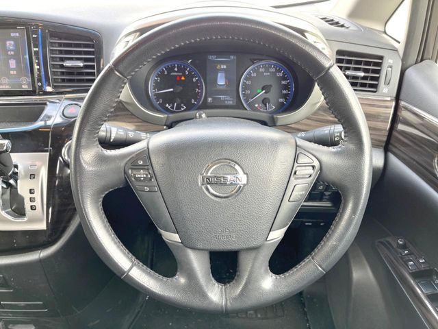 �y�����v�����X�e�A�����O�z�㎿�Ȋv���g�p���邱�ƂŁA��ɂ����������݂ƂĂ��^�]���₷���n���h���ł���