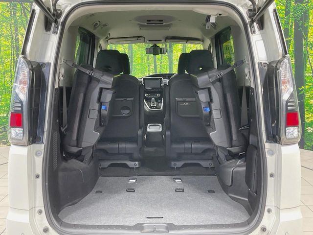 ���i�̂���������ʋ΁A���}���ɏ\���ȉ׎��X�y�[�X���m�ۂ��Ă���܂��B�Z�J���h�V�[�g��|���ƁA�傫�ȉו��̐ύڂ��\�ł���