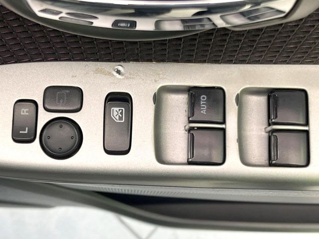 �y�d���i�[�~���[�z�T�C�h�~���[�͓d���i�[���ƂȂ��Ă���A�������ԏ�ł��L�Y�������X�N��}�����܂��B