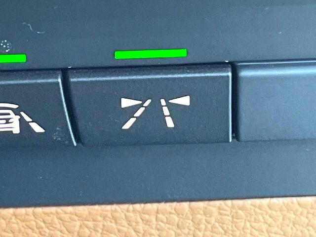 �����[���f�B�p�[�`���[�E�H�[�j���O+�Փˌy���V�X�e��:���s���A�Ԑ�����E�����ۂɃn���h�����k���^�]�҂Ɍx�����Ă����Z�[�t�e�B�V�X�e���ł��B