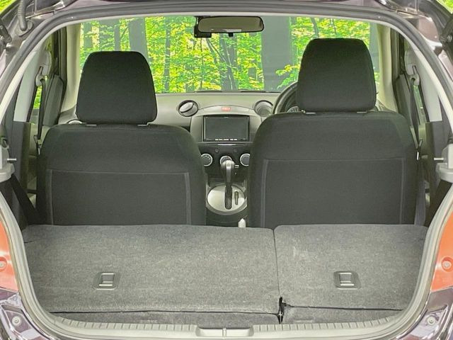 ���i�̂���������ʋ΁A���}���ɏ\���ȉ׎��X�y�[�X���m�ۂ��Ă���܂��B�Z�J���h�V�[�g��|���ƁA�傫�ȉו��̐ύڂ��\�ł���