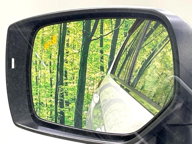 �y�����r�[�N���f�B�e�B�N�V�����z���s���A�h�A�~���[�̎��p�ɂȂ�₷���ӏ��Ɍ㑱�Ԃ��ڋ߂���ƃT�C�h�~���[�t�߂Ɍx����\���A�h���C�o�[�ɒ��ӊ��N�ƁA����̍ۂ̓n���h��������A�V�X�g�����܂��B