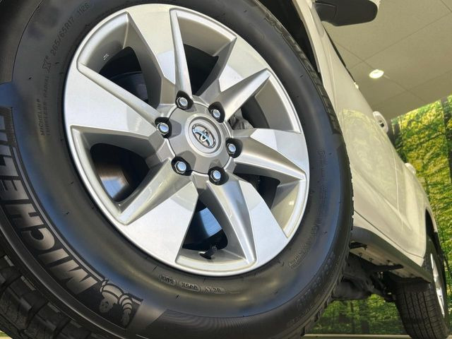 �y����17�C���`�A���~�z�C�[���z�O�ςɃ}�b�`���������A���~�z�C�[���𑕒����Ă���܂��B�e��ЊO�A���~�z�C�[����A�X�^�b�h���X�^�C�����戵�����Ă���܂��B���񂲑��k����������