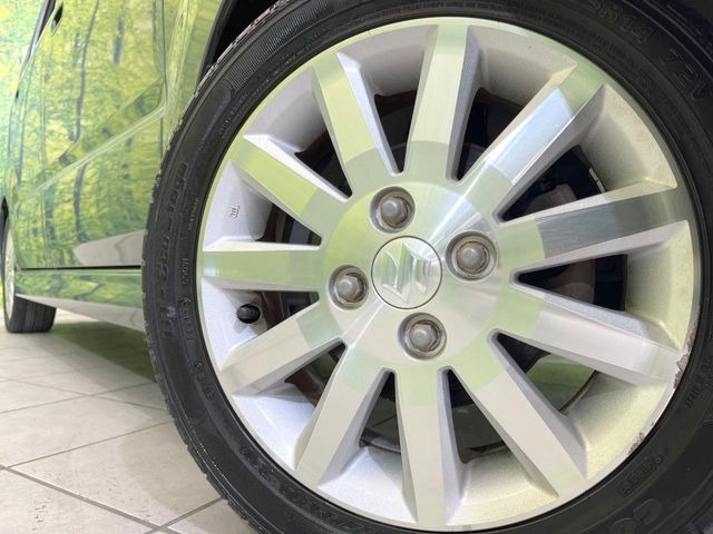 �y����14�C���`�A���~�z�C�[���z�O�ςɃ}�b�`���������A���~�z�C�[���𑕒����Ă���܂��B�e��ЊO�A���~�z�C�[����A�X�^�b�h���X�^�C�����戵�����Ă���܂��B���񂲑��k������