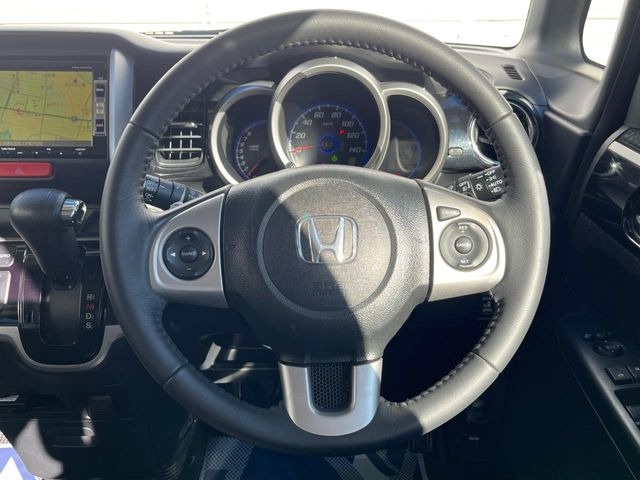 �y�X�e�A�����O�X�C�b�`�z�^�]���A�O������ڐ������炷���ƂȂ��A�I�[�f�B�I���̑��삪�\�ȕ֗��@�\!���S&���K�ȃh���C�u�����o���Ă���܂���