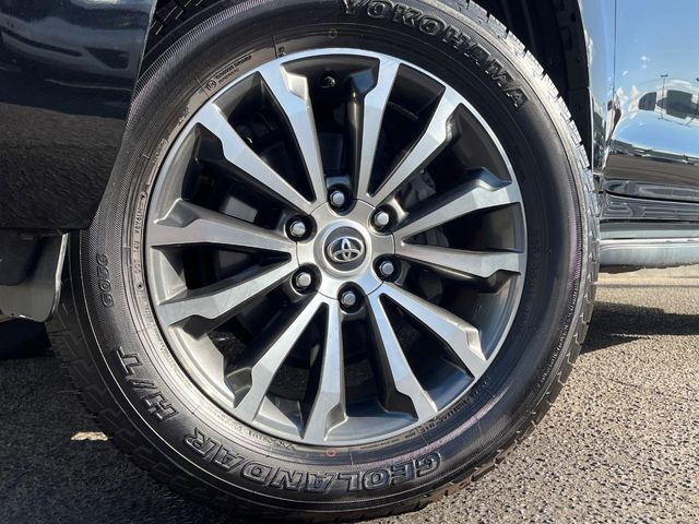 �y�����I�v�V����19�C���`�A���~�z�C�[���z�����I�v�V�����z�C�[���𑕒��B���s���\�̌���ɉ����A�O�ς����X�^�C���b�V���ɂȂ��Ă��܂��B