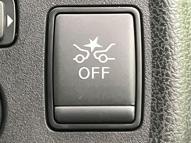 �y�G�}�[�W�F���V�[�u���[�L�z���s���ɑO���̎ԗ�����F�����A�Փ˂������Ȏ��͌x��ƃu���[�L�ŏՓˉ���Ɣ�Q�y�����A�V�X�g�B�����S�Ƀh���C�u�����y���݂��������܂��B