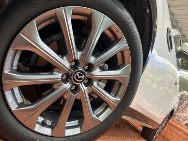 �y����20�C���`�A���~�z�C�[���z�O�ςɃ}�b�`���������A���~�z�C�[���𑕒����Ă���܂��B�e��ЊO�A���~�z�C�[����A�X�^�b�h���X�^�C�����戵�����Ă���܂��B���񂲑��k����������