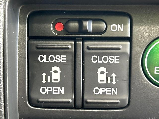 �y�����p���[�X���C�h�h�A�z�X�}�[�g�L�[��^�]�Ȃ̃X�C�b�`�Ō�ȗ����X���C�h�h�A�̊J���\���d��������͂����ăh�A���J����K�v�������A�����Ȃ��q�l�ł��ȒP�ɊJ���߂ł����K�ł���