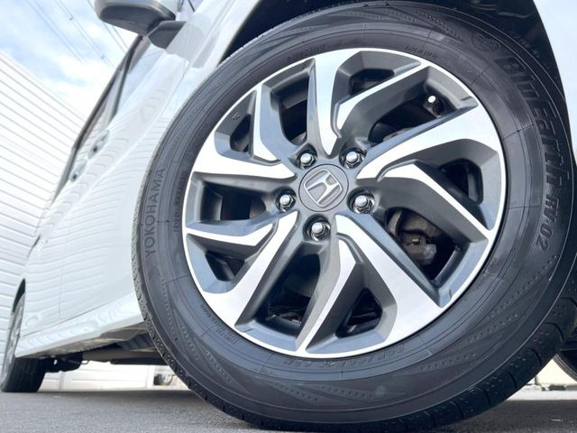 �y����16�C���`�A���~�z�C�[���z�O�ςɃ}�b�`���������A���~�z�C�[���𑕒����Ă���܂��B�e��ЊO�A���~�z�C�[����A�X�^�b�h���X�^�C�����戵�����Ă���܂��B���񂲑��k����������