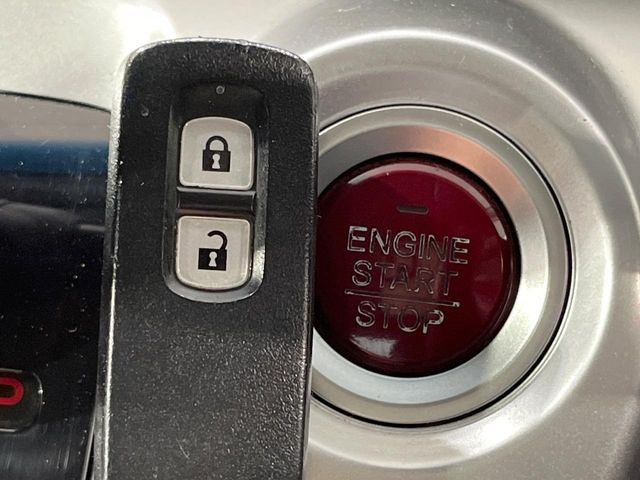 �yHonda�X�}�[�g�L�[�z�J�o����|�P�b�g�ɓ��ꂽ�܂܂ł��h�A�̎{���E�������\�ȃX�}�[�g�L�[�𑕔��B�G���W���̃I���E�I�t�����J�M�����o���K�v����������Ƃ��Ă��֗��ł���