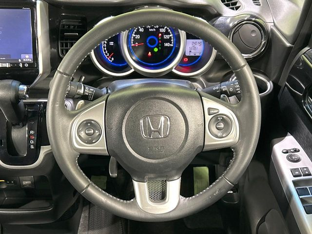 �y�����v�����X�e�A�����O�z�㎿�Ȋv���g�p���邱�ƂŁA��ɂ����������݂ƂĂ��^�]���₷���n���h���ł���