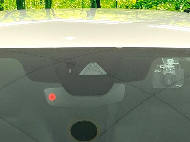 �y�X�}�[�g�u���[�L�T�|�[�g�z���s���ɑO���̎ԗ�����F�����A�Փ˂������Ȏ��͌x��ƃu���[�L�ŏՓˉ���Ɣ�Q�y�����A�V�X�g�B�����S�Ƀh���C�u�����y���݂��������܂��B