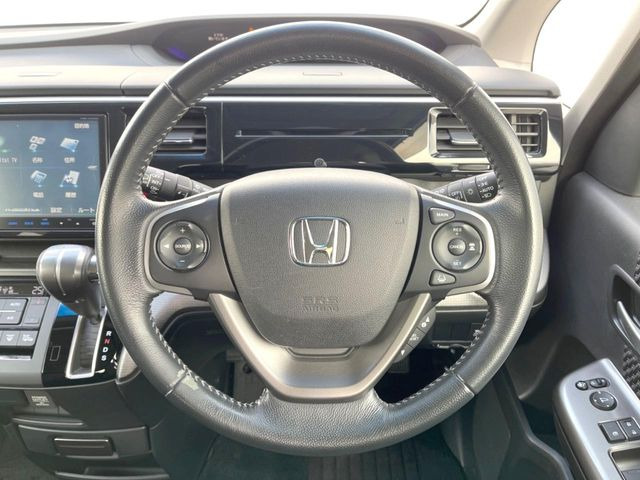 �y�����v�����X�e�A�����O�z�㎿�Ȋv���g�p���邱�ƂŁA��ɂ����������݂ƂĂ��^�]���₷���n���h���ł���