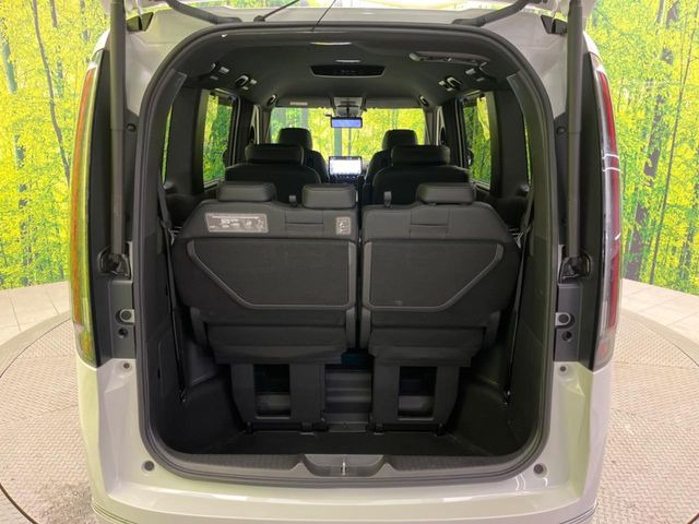 ���i�̂���������ʋ΁A���}���ɏ\���ȉ׎��X�y�[�X���m�ۂ��Ă���܂��B�Z�J���h�V�[�g��|���ƁA�傫�ȉו��̐ύڂ��\�ł���