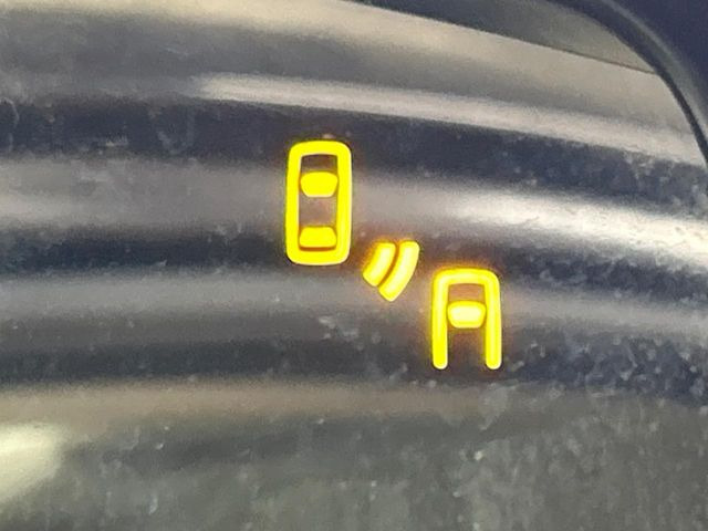 �y�����r�[�N���f�B�e�B�N�V�����z���s���A�h�A�~���[�̎��p�ɂȂ�₷���ӏ��Ɍ㑱�Ԃ��ڋ߂���ƃT�C�h�~���[�t�߂Ɍx����\���A�h���C�o�[�ɒ��ӊ��N�ƁA����̍ۂ̓n���h��������A�V�X�g�����܂��B