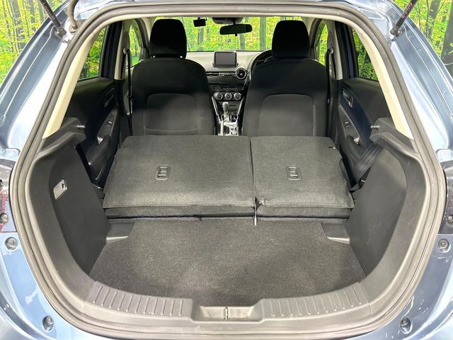 ���i�̂���������ʋ΁A���}���ɏ\���ȉ׎��X�y�[�X���m�ۂ��Ă���܂��B�Z�J���h�V�[�g��|���ƁA�傫�ȉו��̐ύڂ��\�ł���