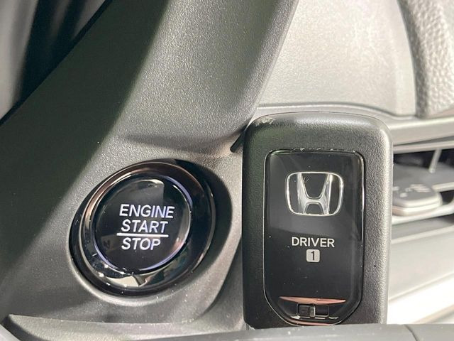 �yHonda�X�}�[�g�L�[�z�J�o����|�P�b�g�ɓ��ꂽ�܂܂ł��h�A�̎{���E�������\�ȃX�}�[�g�L�[�𑕔��B�G���W���̃I���E�I�t�����J�M�����o���K�v����������Ƃ��Ă��֗��ł���