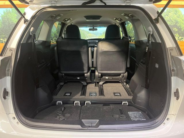 ���ڃV�[�g�͑O��X���C�h���\�ł��B���ɉ�����Α������L������������A�O�ɋl�߂�Α傫�ȃ��Q�b�W�X�y�[�X���m�ۂł��܂��B�V�[���ɉ����Ďg�������ł��邩��Ƃ��Ă��֗��ł���