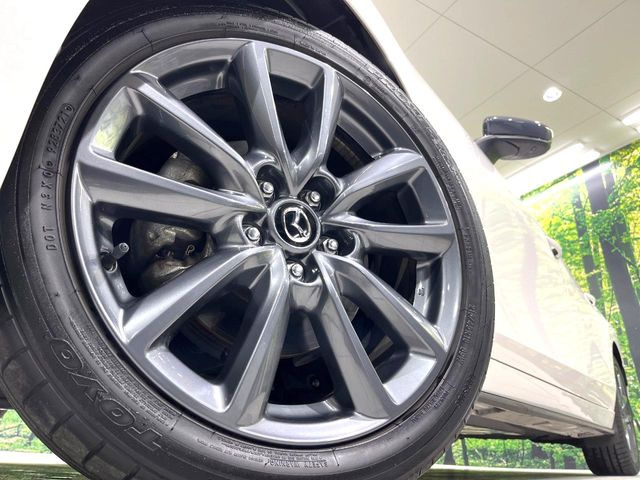 �y����18�C���`�A���~�z�C�[���z�O�ςɃ}�b�`���������A���~�z�C�[���𑕒����Ă���܂��B�e��ЊO�A���~�z�C�[����A�X�^�b�h���X�^�C�����戵�����Ă���܂��B���񂲑��k����������