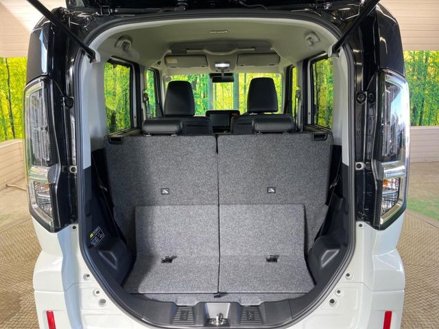 ���i�̂���������ʋ΁A���}���ɏ\���ȉ׎��X�y�[�X���m�ۂ��Ă���܂��B�Z�J���h�V�[�g��|���ƁA�傫�ȉו��̐ύڂ��\�ł���