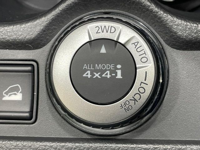 �y�I�[�����[�h4&times;4�z2WD/4WD���[�h����y�ɐ؂�ւ��\�B�R��d����2WD�A�X�^�b�N���ɖ𗧂�LOCK�AAUTO���[�h�ł�4WD�̔z���������Œ������A�H�ʏ󋵂��킸���肵��������T�|�[�g�B