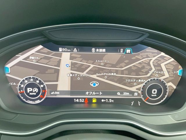 ���o�[�`�����R�b�N�s�b�g:�S�̂��t���p�l���ƂȂ��Ă����i�I�ȃ��[�^�[�p�l���B�ʏ�̃X�s�[�h���[�^�[�Ƃ��Ă̋@�\�͂������A�i�r�E�I�[�f�B�I�@�\�̊m�F�E������ł��A�^�]�ɏW�����₷���Ȃ��Ă���܂��B