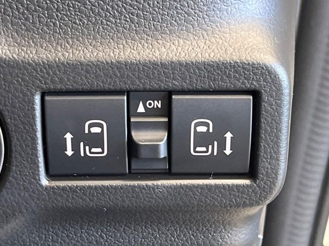 �y�����p���[�X���C�h�h�A�z�X�}�[�g�L�[��^�]�Ȃ̃X�C�b�`�Ō�ȗ����X���C�h�h�A�̊J���\���d��������͂����ăh�A���J����K�v�������A�����Ȃ��q�l�ł��ȒP�ɊJ���߂ł����K�ł���