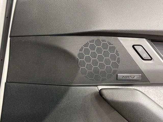 �yBOSE�T�E���h�V�X�e���z���[�J�[�I�v�V�����̍��i�ʃT�E���h�V�X�e���𓋍ځB��p�̃`���[�j���O���{���ꂽ�召�l�X�ȃX�s�[�J�[����ǎ��ȃT�E���h���t�ł��A�Տꊴ���ӂ�鉹����Ԃ����o���܂��B