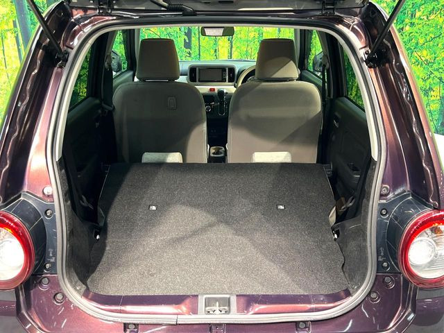 ���i�̂���������ʋ΁A���}���ɏ\���ȉ׎��X�y�[�X���m�ۂ��Ă���܂��B�Z�J���h�V�[�g��|���ƁA�傫�ȉו��̐ύڂ��\�ł���