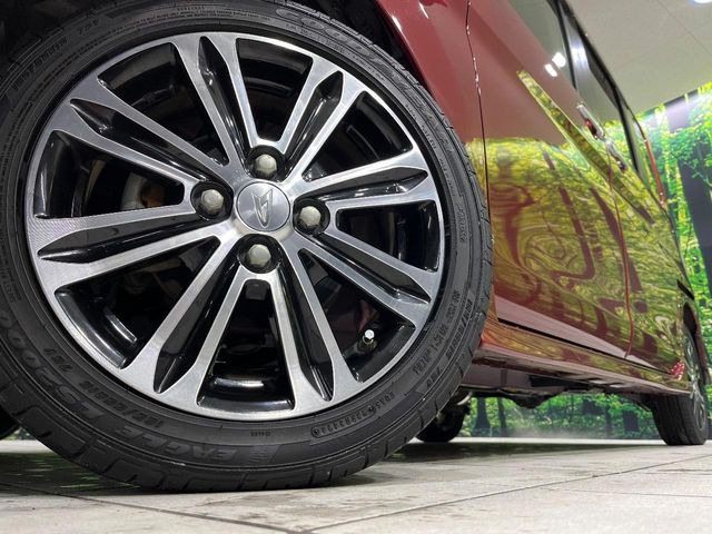 �y����15�C���`�A���~�z�C�[���z�O�ςɃ}�b�`���������A���~�z�C�[���𑕒����Ă���܂��B�e��ЊO�A���~�z�C�[����A�X�^�b�h���X�^�C�����戵�����Ă���܂��B���񂲑��k����������